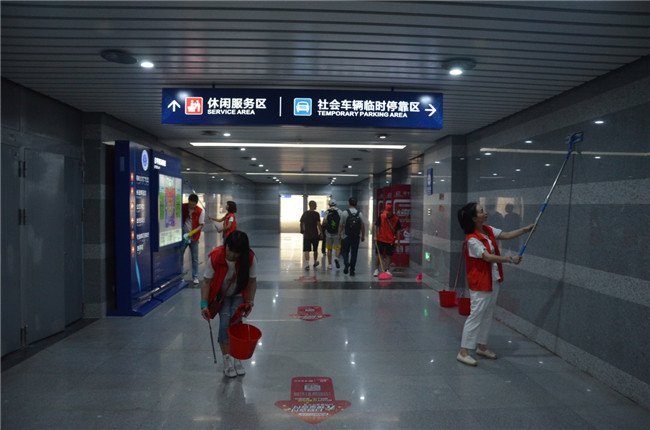 城投集團開展“創(chuàng)衛(wèi)迎暗訪、全城大掃除”主題志愿活動