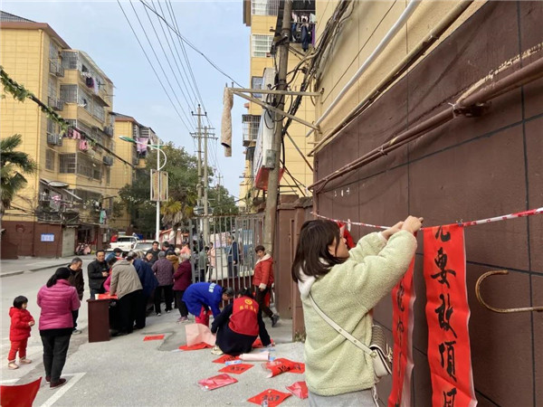 城投集團送福送春聯(lián)，社區(qū)公益活動暖人心